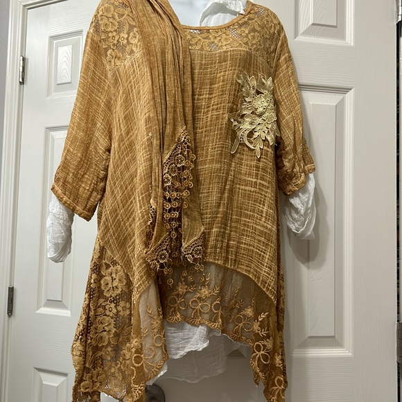 Italy made 100 percent Cotton blouse top with scarf and gold and white with lace - Picture 12 of 15